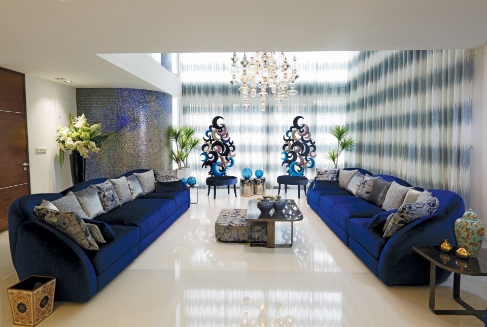 The living room comes alive with two Milleuna Luna chairs complemented by furniture from the Visconti collection 